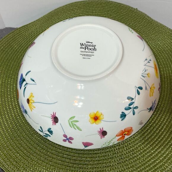 Disney Winnie the Pooh with Flowers Serving Bowl NWT - Picture 4 of 7